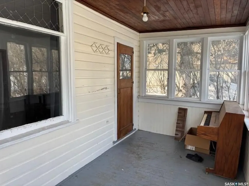 327 4th Avenue E Canora SK S0A 0L0
