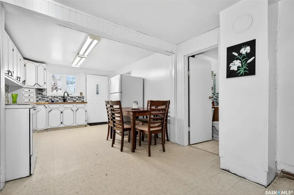 528 Ominica Street E Moose Jaw SK S6H 0H3
