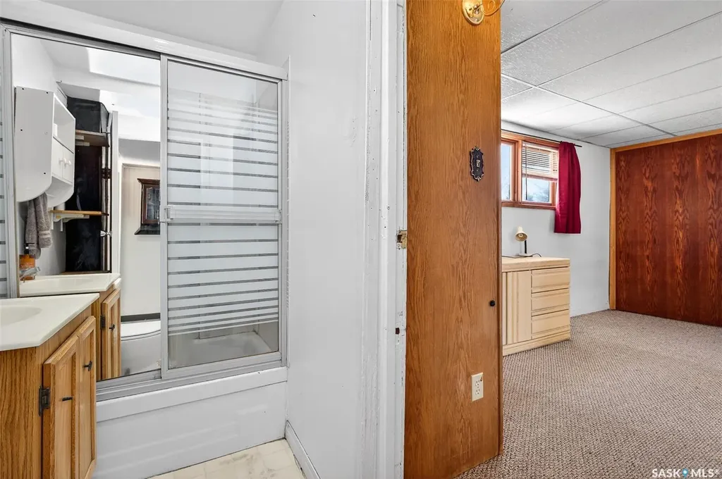 528 Ominica Street E Moose Jaw SK S6H 0H3