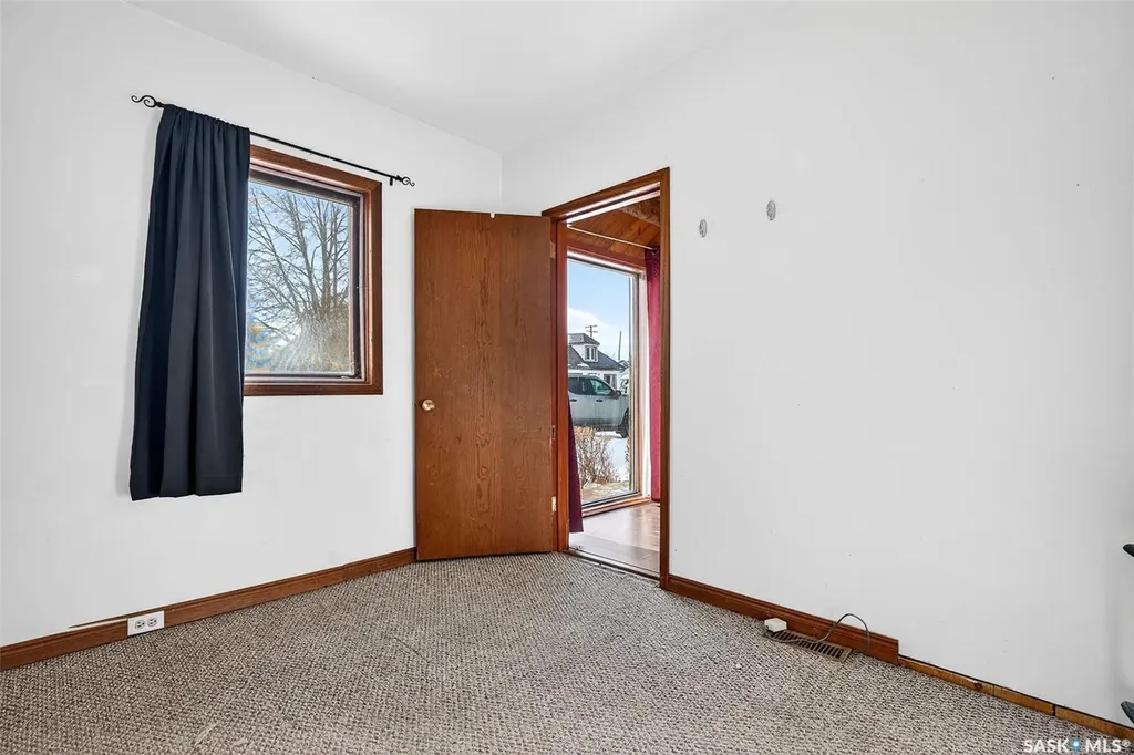528 Ominica Street E Moose Jaw SK S6H 0H3