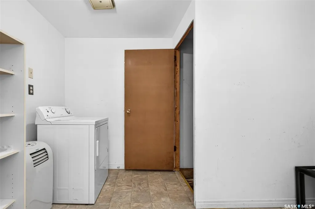 528 Ominica Street E Moose Jaw SK S6H 0H3