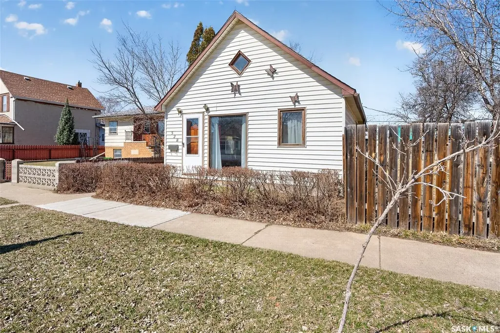528 Ominica Street E Moose Jaw SK S6H 0H3