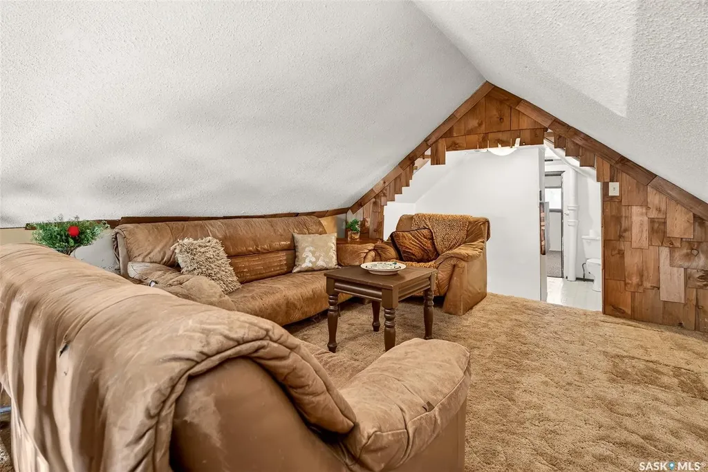 528 Ominica Street E Moose Jaw SK S6H 0H3