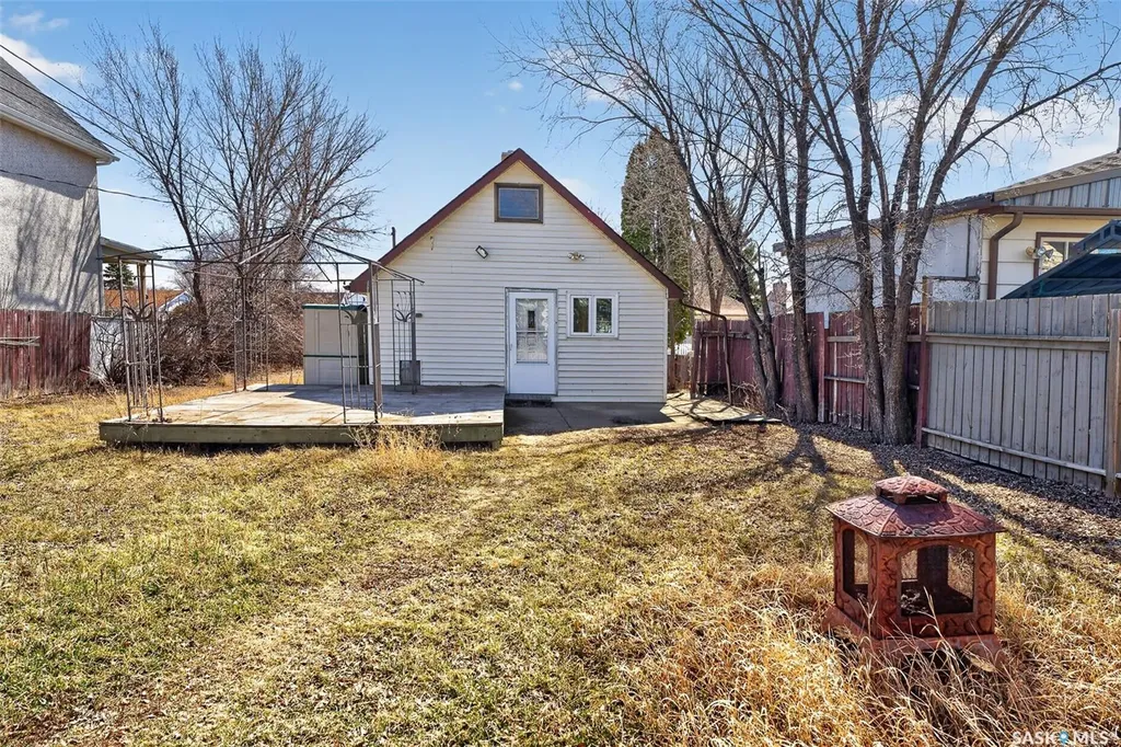 528 Ominica Street E Moose Jaw SK S6H 0H3
