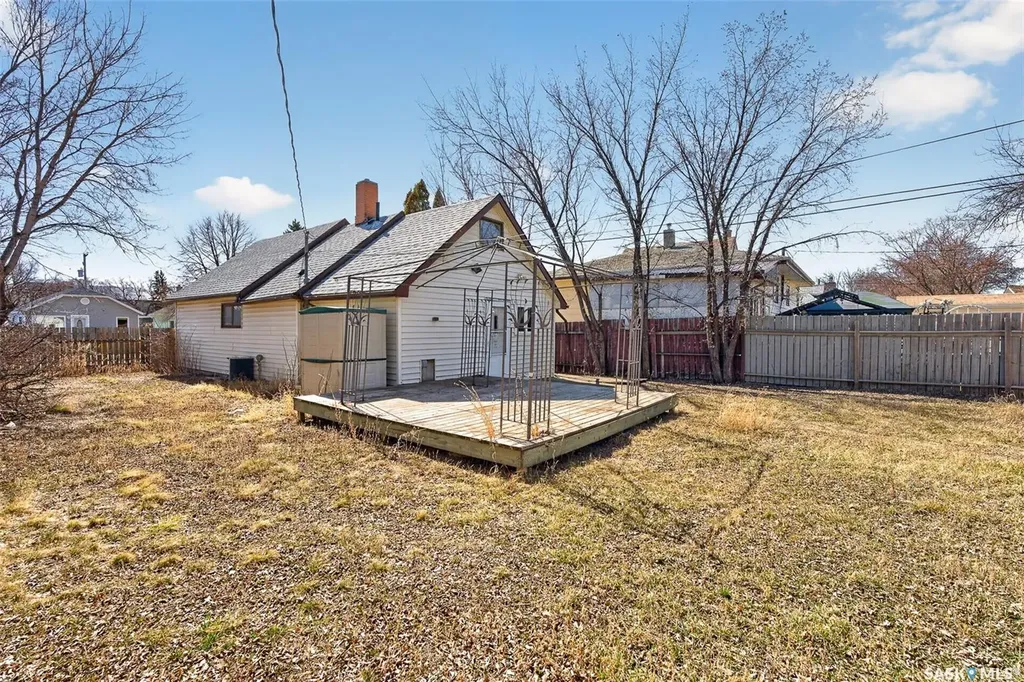 528 Ominica Street E Moose Jaw SK S6H 0H3
