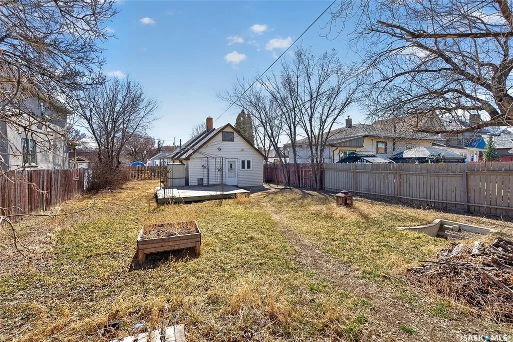 528 Ominica Street E Moose Jaw SK S6H 0H3