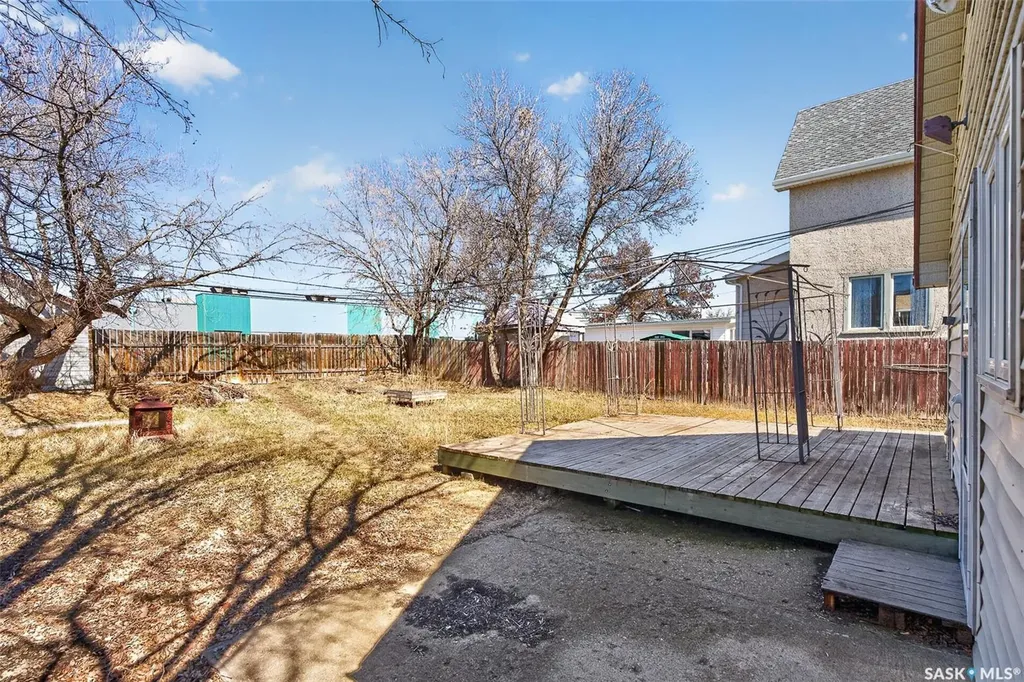 528 Ominica Street E Moose Jaw SK S6H 0H3