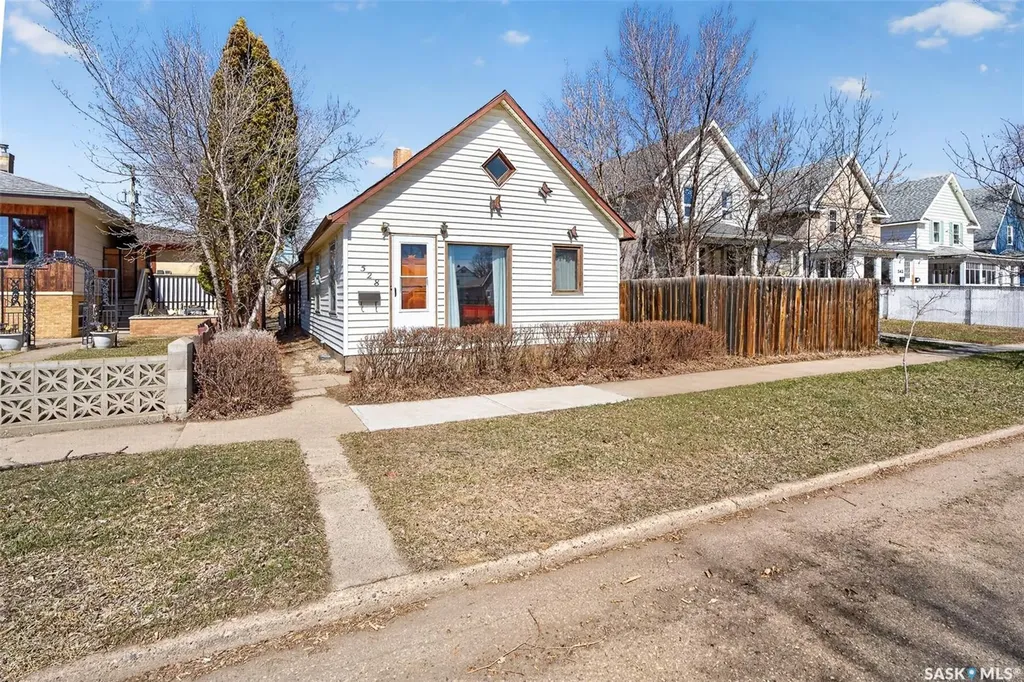 528 Ominica Street E Moose Jaw SK S6H 0H3