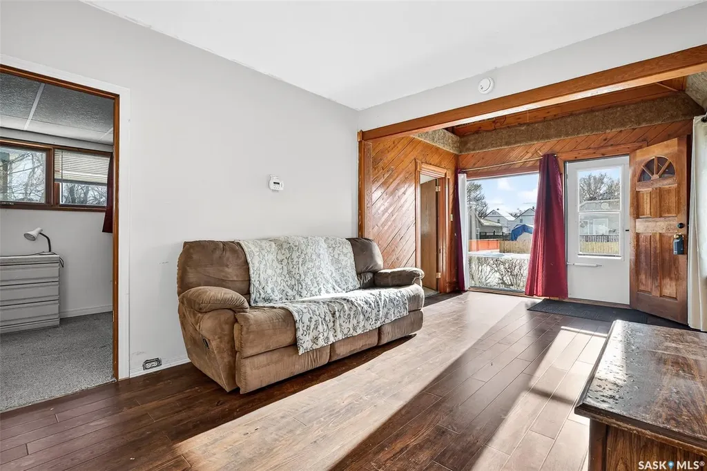 528 Ominica Street E Moose Jaw SK S6H 0H3