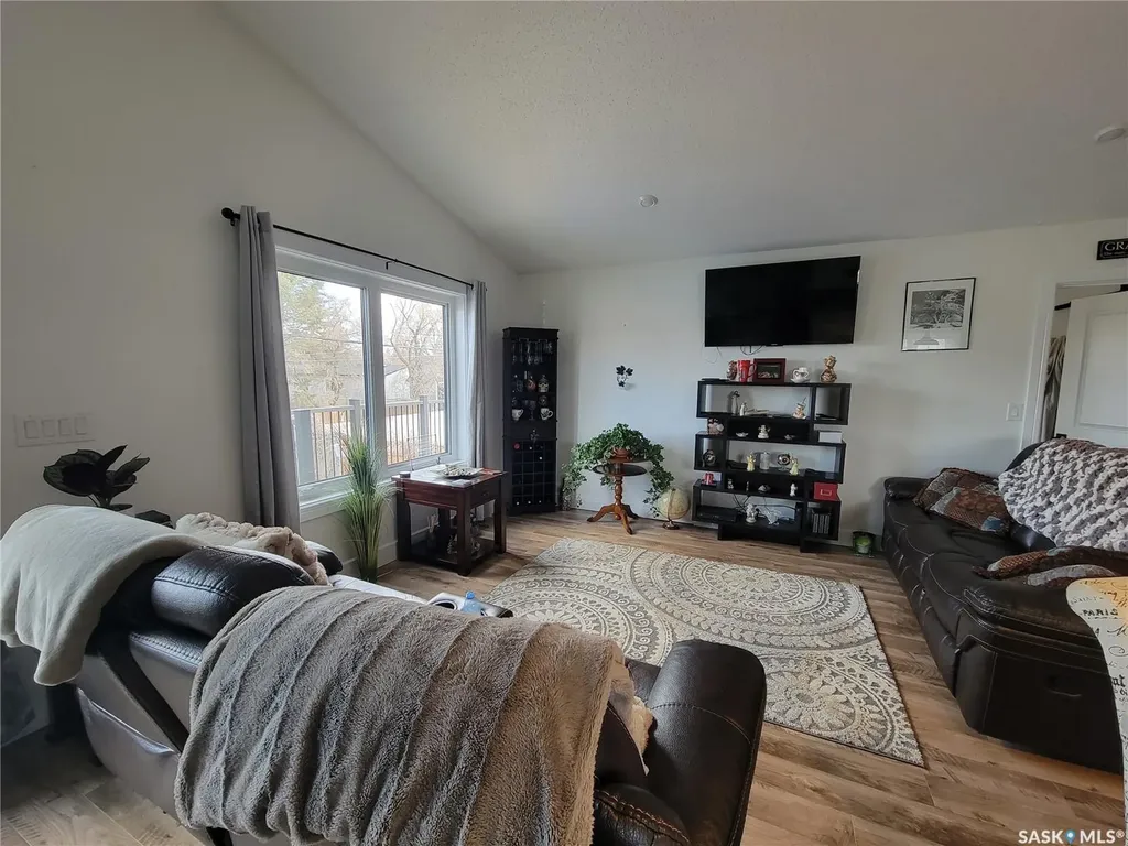 214 1st Avenue W Maidstone SK S0M 1M0