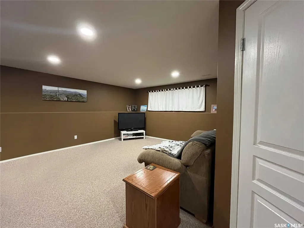 27 Carment Place Prince Albert SK S6V 8A2