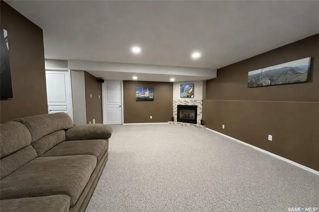 27 Carment Place Prince Albert SK S6V 8A2