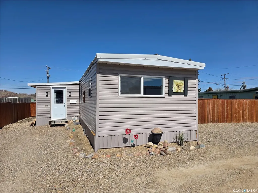 73 Robert Street W Swift Current SK S9H 3S8