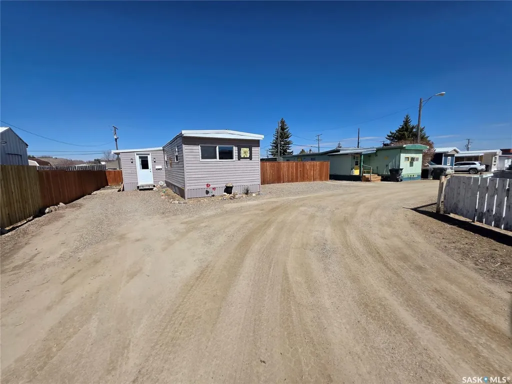 73 Robert Street W Swift Current SK S9H 3S8