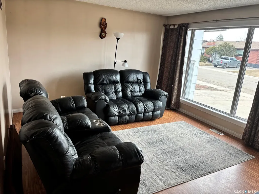 141 Stewart Crescent Kindersley SK S0L 1S1