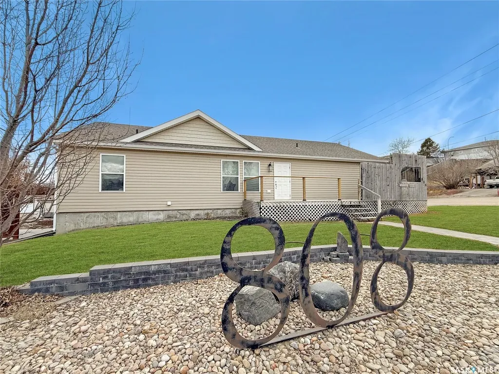 808 Chaplin Street Swift Current SK S9H 1J5
