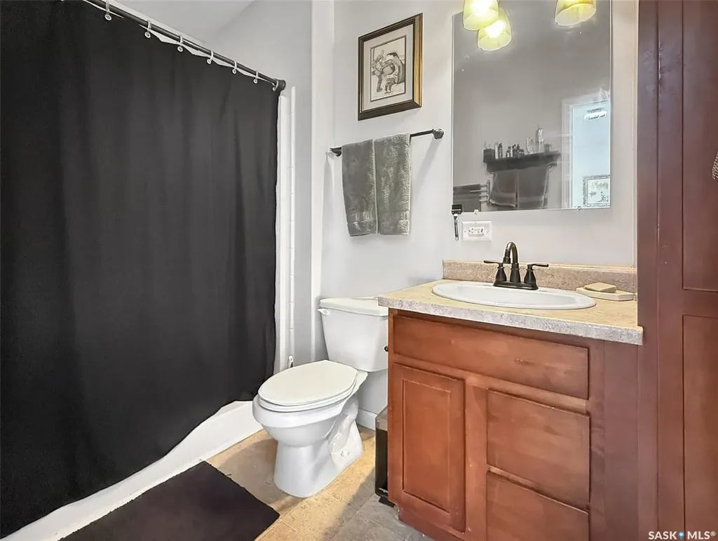 808 Chaplin Street Swift Current SK S9H 1J5