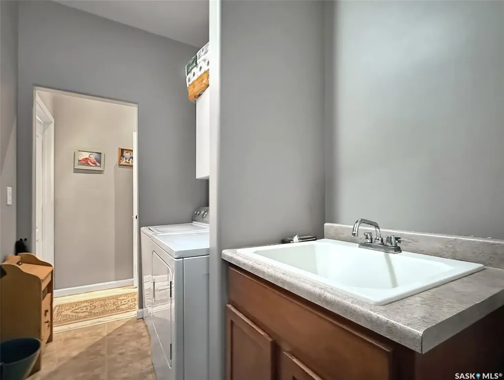 808 Chaplin Street Swift Current SK S9H 1J5