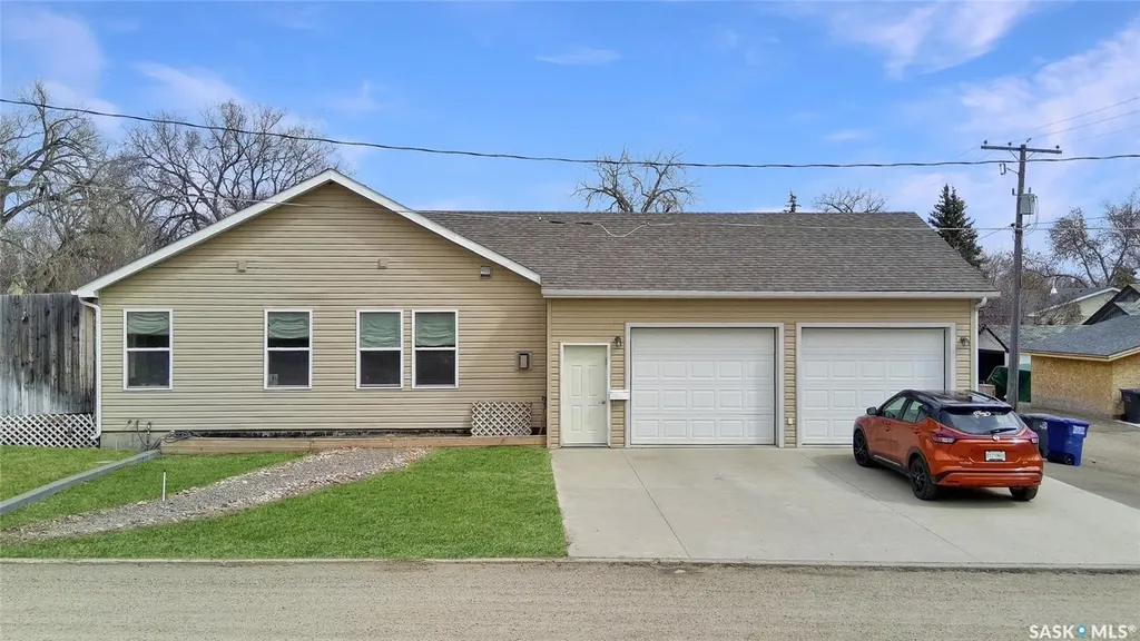 808 Chaplin Street Swift Current SK S9H 1J5