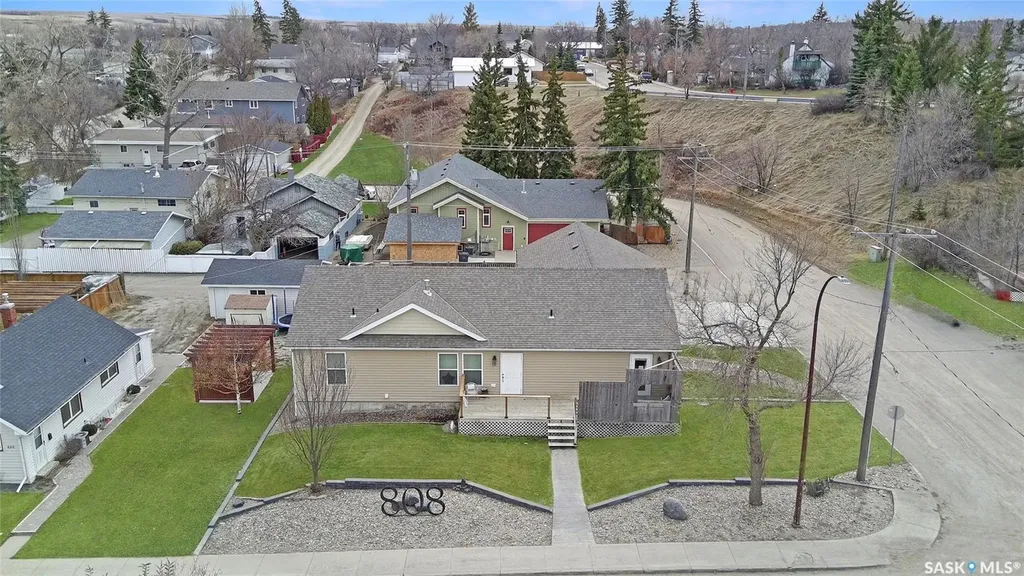 808 Chaplin Street Swift Current SK S9H 1J5