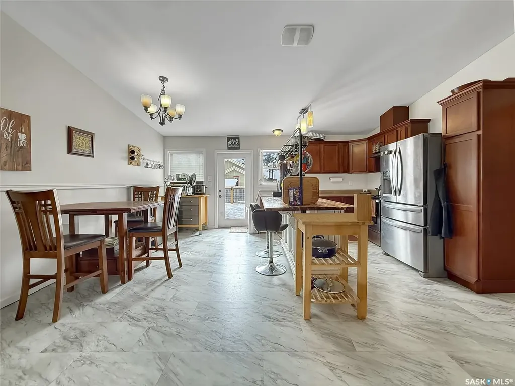 808 Chaplin Street Swift Current SK S9H 1J5