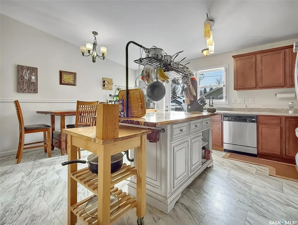 808 Chaplin Street Swift Current SK S9H 1J5