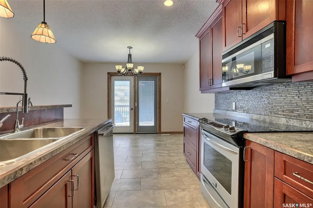 1928 St John Street Regina SK S4P 3C8