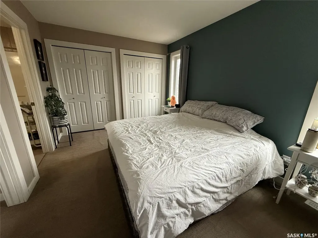 529 Alexandra Street Weyburn SK S4H 1R7