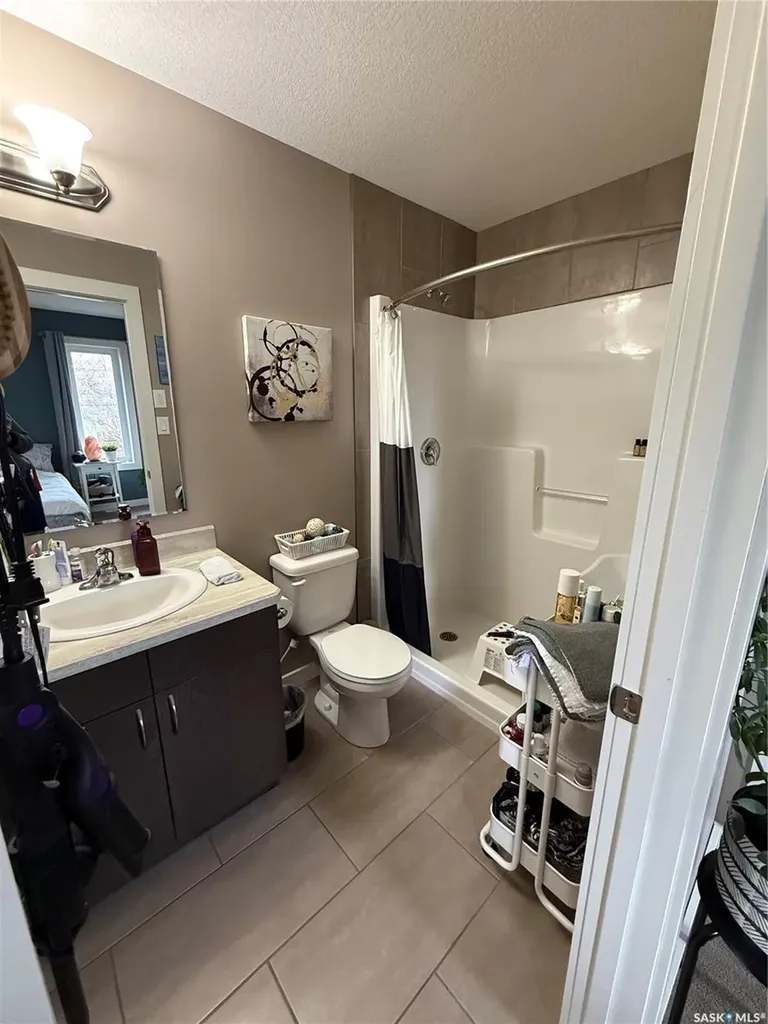 529 Alexandra Street Weyburn SK S4H 1R7