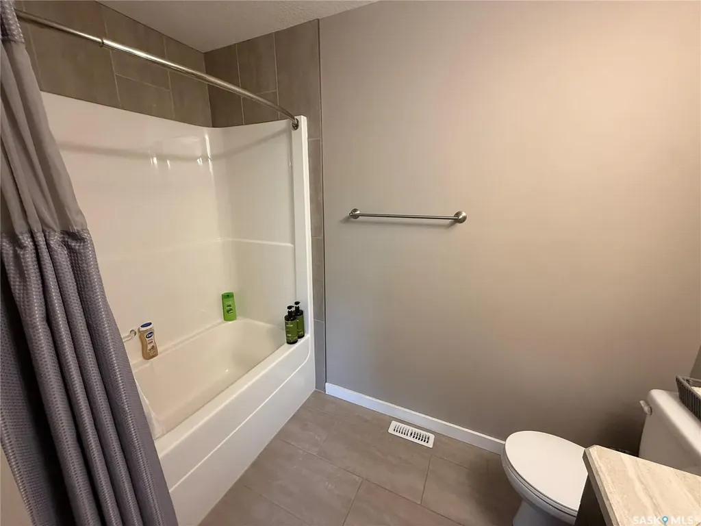 529 Alexandra Street Weyburn SK S4H 1R7