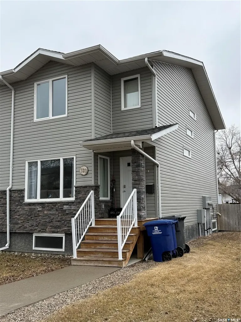 529 Alexandra Street Weyburn SK S4H 1R7