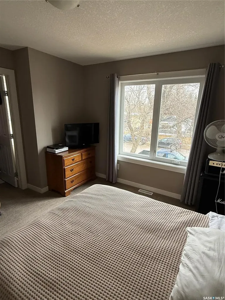 529 Alexandra Street Weyburn SK S4H 1R7