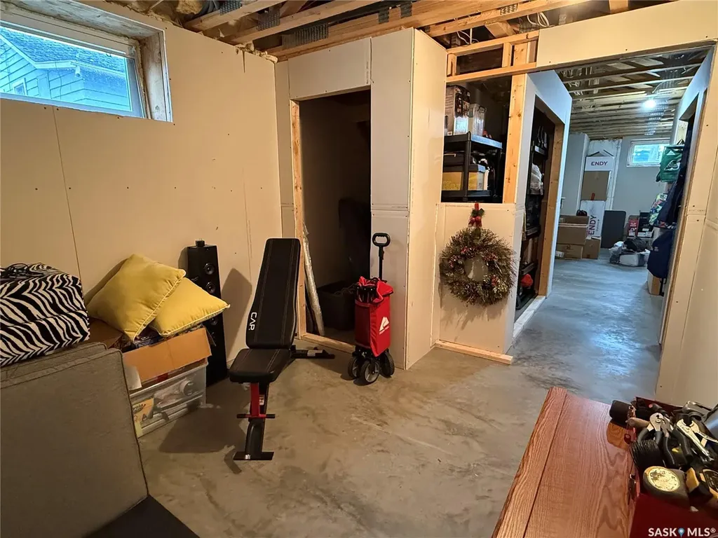 529 Alexandra Street Weyburn SK S4H 1R7
