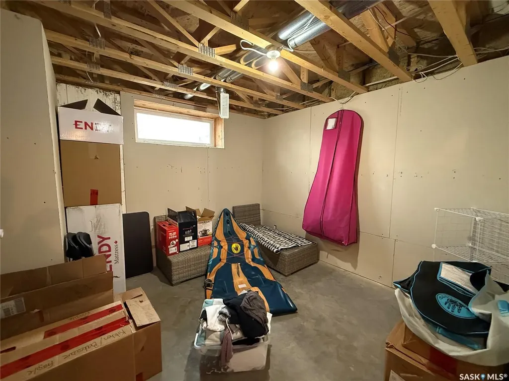 529 Alexandra Street Weyburn SK S4H 1R7