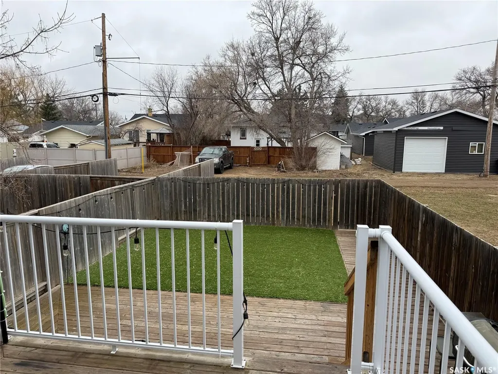 529 Alexandra Street Weyburn SK S4H 1R7