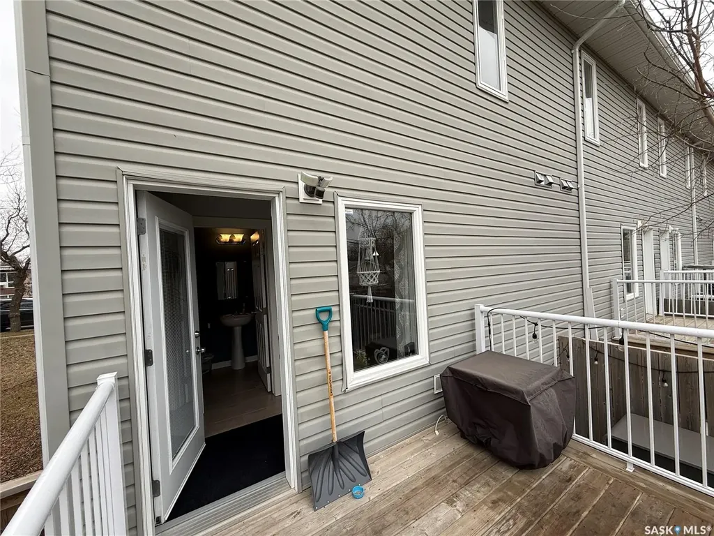 529 Alexandra Street Weyburn SK S4H 1R7