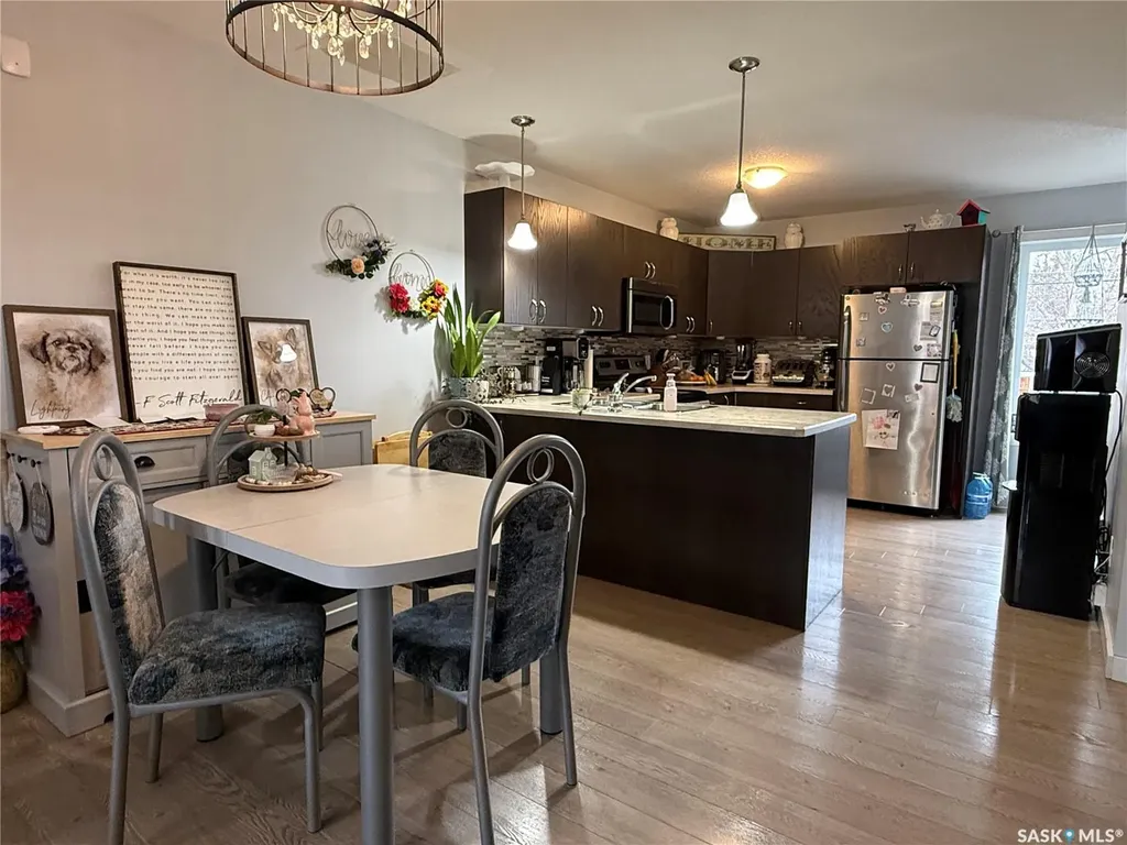 529 Alexandra Street Weyburn SK S4H 1R7