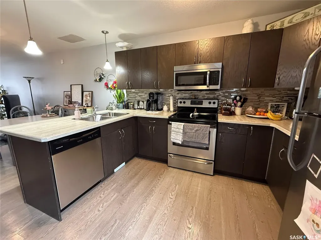 529 Alexandra Street Weyburn SK S4H 1R7