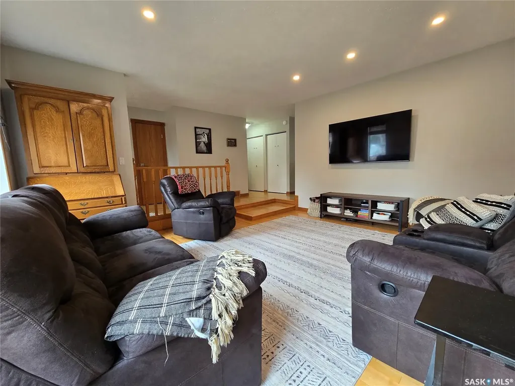 119 Montgomery Crescent Weyburn SK S4H 2X6