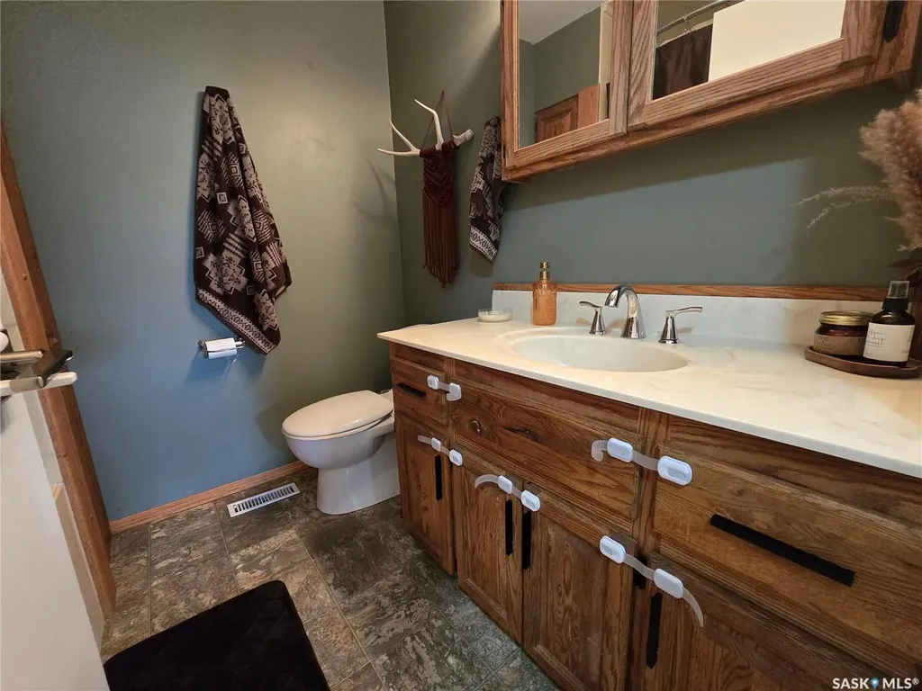 119 Montgomery Crescent Weyburn SK S4H 2X6