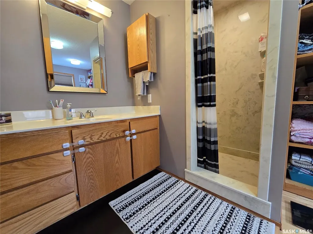 119 Montgomery Crescent Weyburn SK S4H 2X6