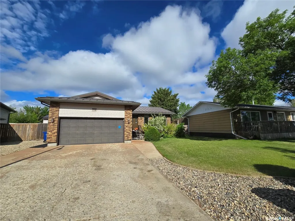 119 Montgomery Crescent Weyburn SK S4H 2X6