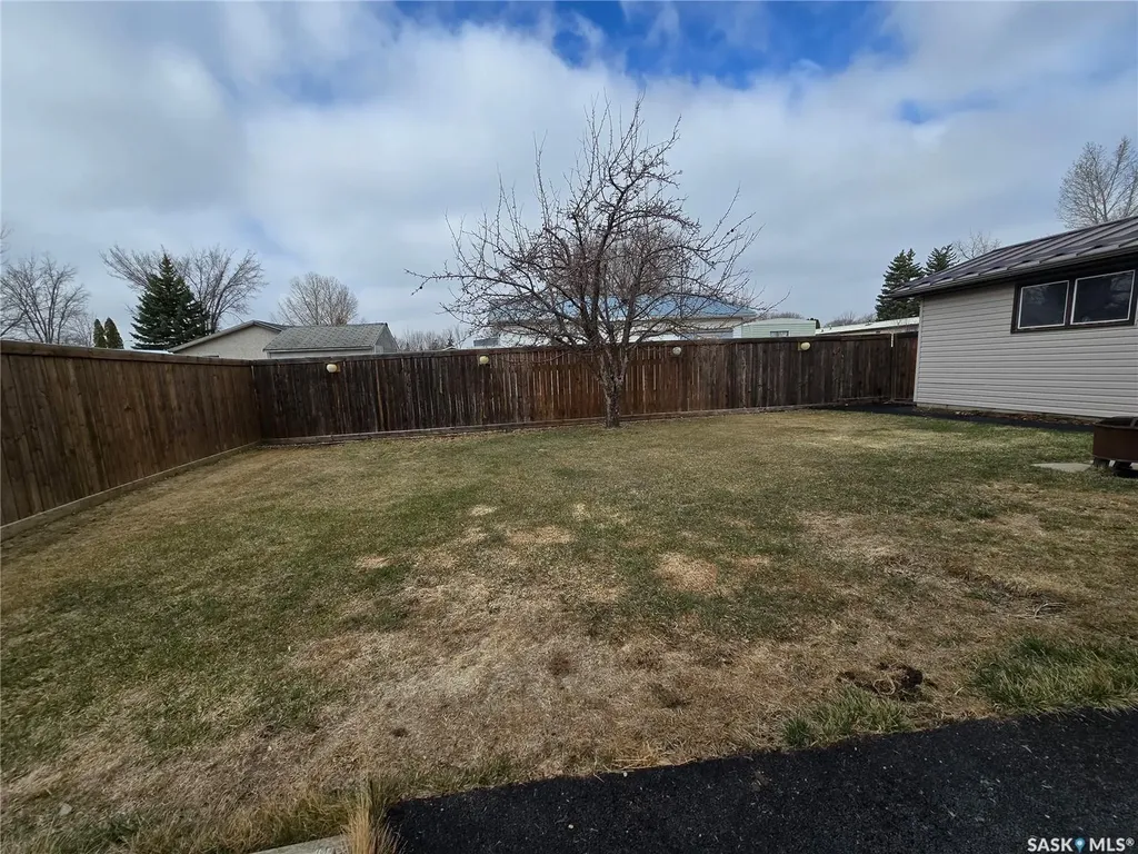 119 Montgomery Crescent Weyburn SK S4H 2X6