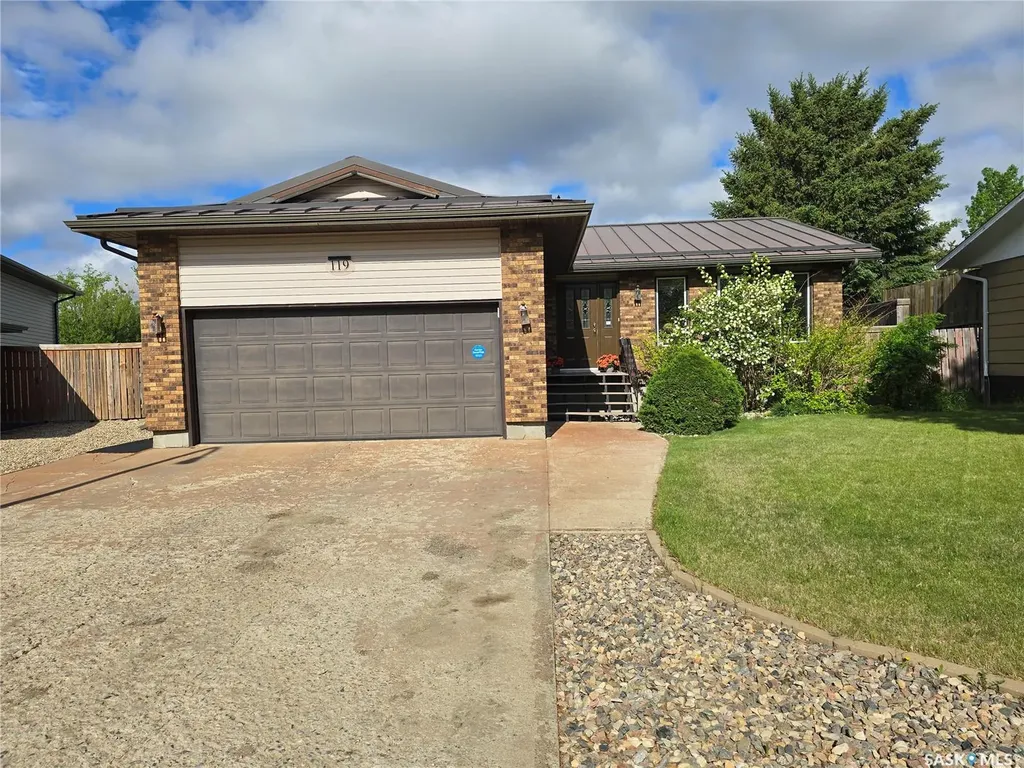 119 Montgomery Crescent Weyburn SK S4H 2X6