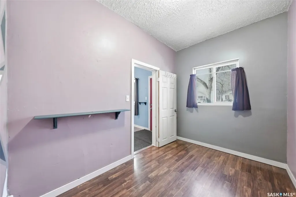 412 H Avenue S Saskatoon SK S7M 1W5