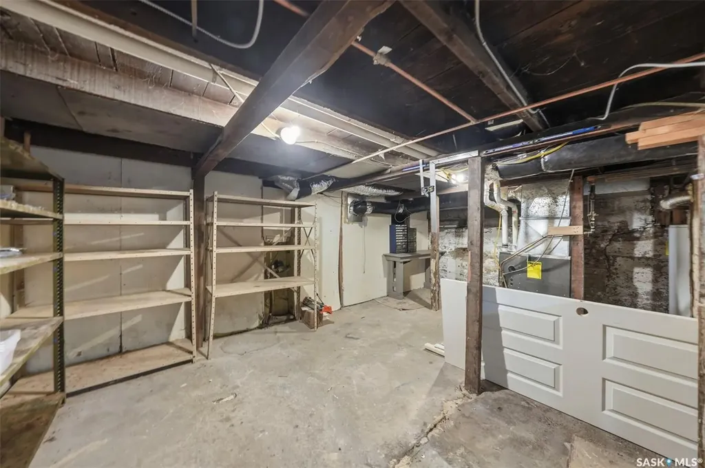 412 H Avenue S Saskatoon SK S7M 1W5