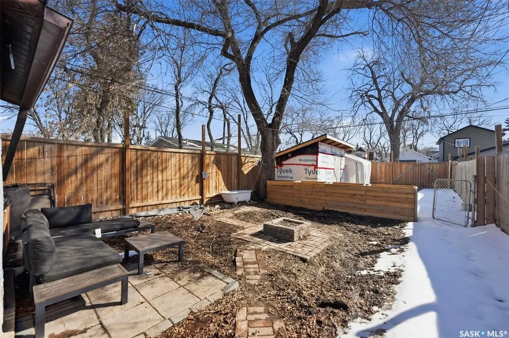 412 H Avenue S Saskatoon SK S7M 1W5