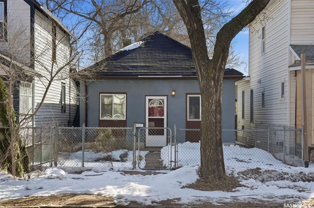 412 H Avenue S Saskatoon SK S7M 1W5
