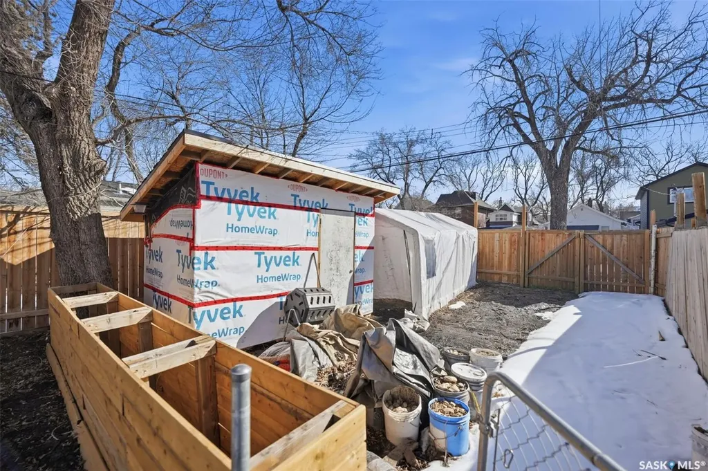 412 H Avenue S Saskatoon SK S7M 1W5