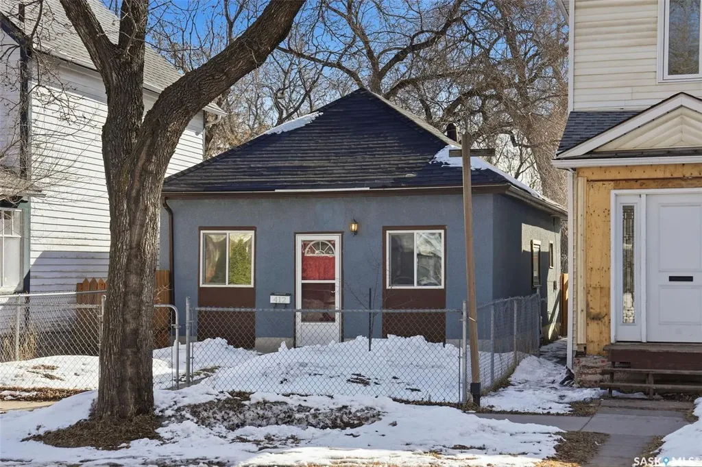 412 H Avenue S Saskatoon SK S7M 1W5
